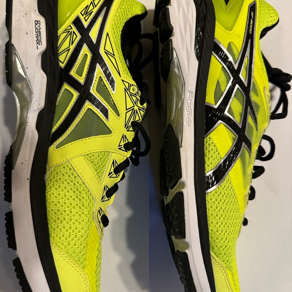 Final Price Drop Asics GT-2000 Fluorescent Yellow Running Shoes - Picture 3 of 13
